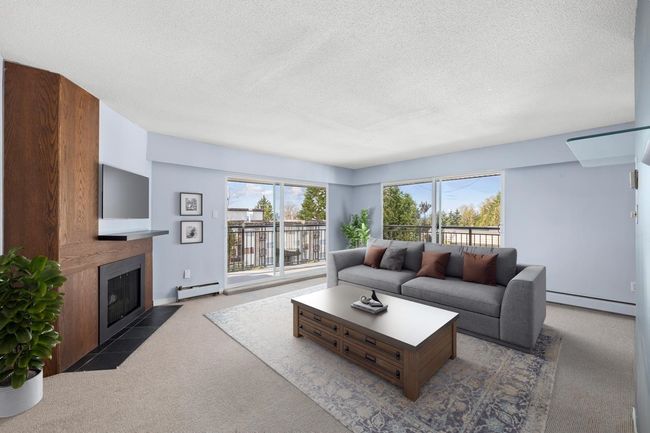 302 - 134 W 20 Th Street, Condo with 2 bedrooms, 1 bathrooms and 1 parking in North Vancouver BC | Image 1