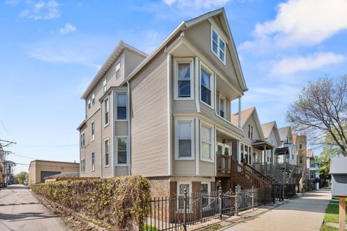 2317 W Barry Ave, CHICAGO, IL, 60618-8438 | Card Image