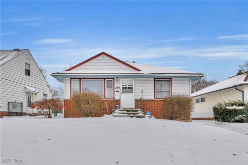 13704 Linn Ave, Garfield Heights, OH, 44125-3220 | Card Image