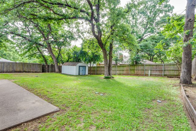 104 Ne Rosamond St, House other with 3 bedrooms, 2 bathrooms and null parking in Burleson TX | Image 24