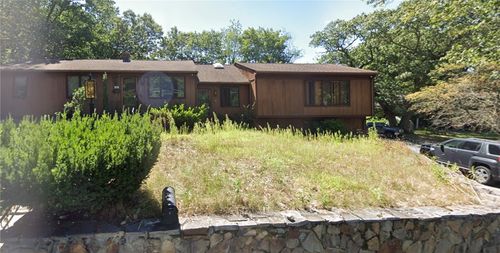 45 Woodland Ave, Smithfield, RI, 02917-4117 | Card Image
