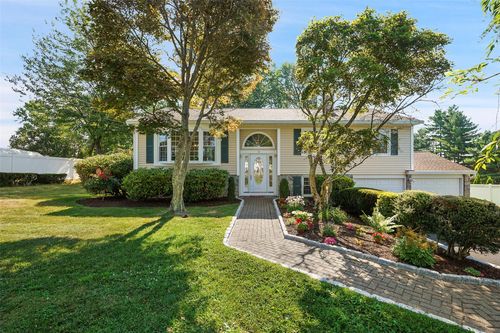 19 Pike Pl, Mahopac, NY, 10541-1934 | Card Image