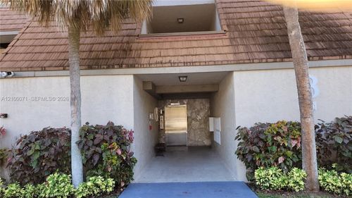 204-2-461 Ives Dairy Rd, Miami, FL, 33179-5403 | Card Image