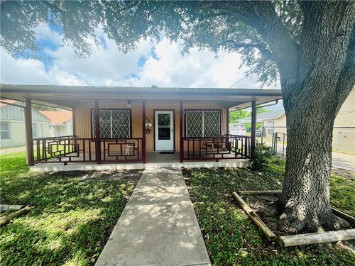 215 Hiawatha St, Corpus Christi, TX, 78405-2723 | Card Image