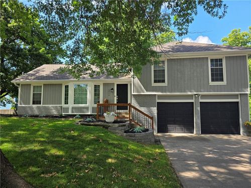3710 Ne Beechwood Dr, Lee's Summit, MO, 64064-1895 | Card Image