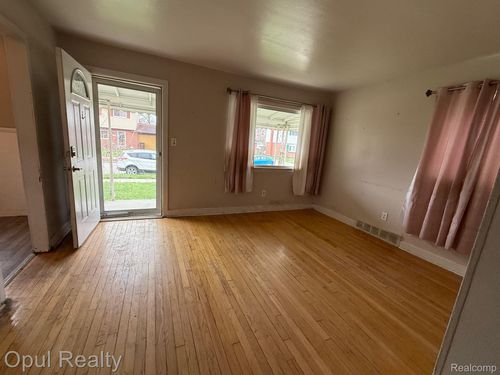 34810 Richard St, Wayne, MI, 48184-2332 | Card Image