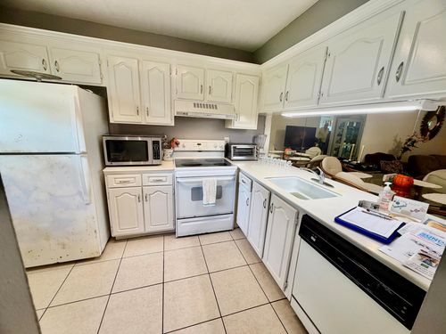 apt-f1-1211 Bahama Bnd, Coconut Creek, FL, 33066-2527 | Card Image