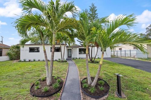 a-2442 Nw 170th St, Miami Gardens, FL, 33056-4532 | Card Image