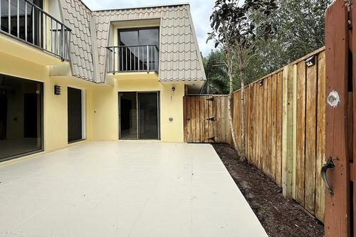 apt-402-1700 Embassy Drive, West Palm Beach, FL, 33401 | Card Image