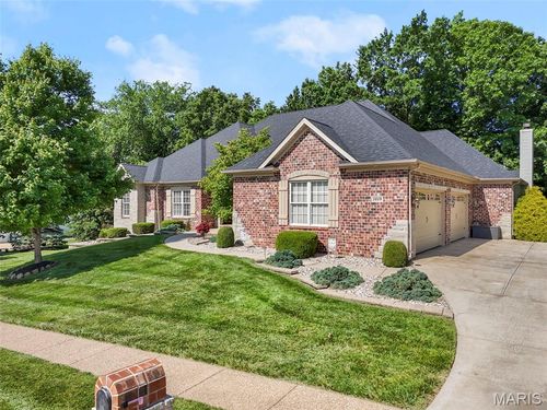 1019 Hawks Landing Dr, Lake St Louis, MO, 63367-1831 | Card Image