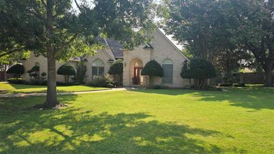 View of front of property with a front lawn | Image 1