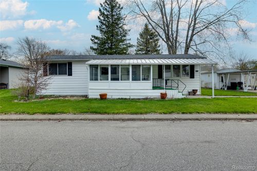 3333 Ravenswood Rd, Marysville, MI, 48040-1161 | Card Image
