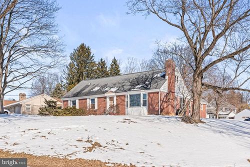 1601 Woodcrest Rd, HARRISBURG, PA, 17112-1946 | Card Image