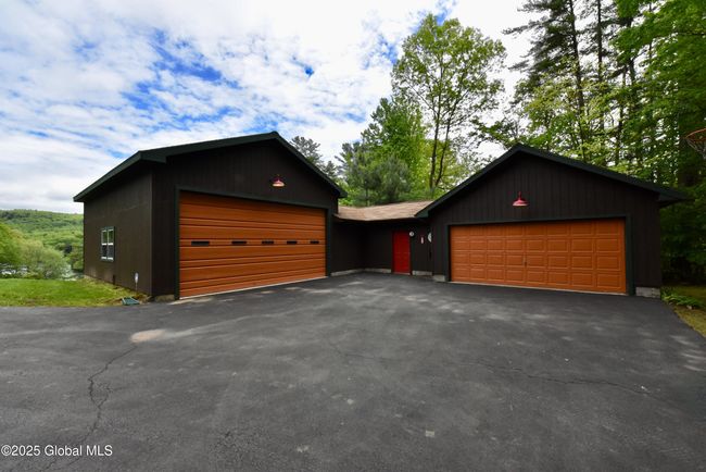 1370 Garages | Image 7