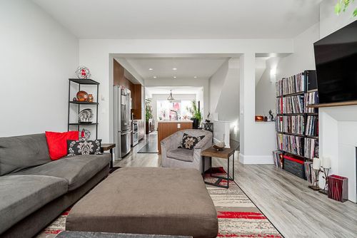 {{alt}} | Card Image