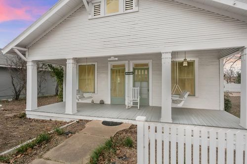 102 N Olive St, Fredericksburg, TX, 78624-4810 | Card Image