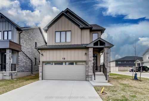 32 Faith St, Cambridge, ON, N1T0E8 | Card Image