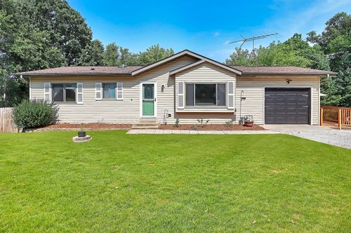 2404 Giles Dr, Burlington, WI, 53105 | Card Image