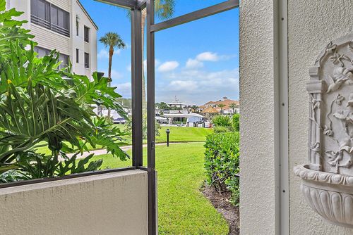 811 Oak Harbour Dr, Juno Beach, FL, 33408-2167 | Card Image