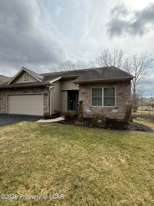 33 Pecora Blvd, Hazleton, PA, 18202-3212 | Card Image