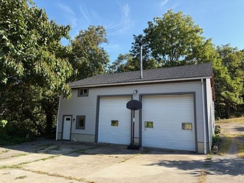 3105 Bennetts Run Rd, Beaver Falls, PA, 15010-5270 | Card Image