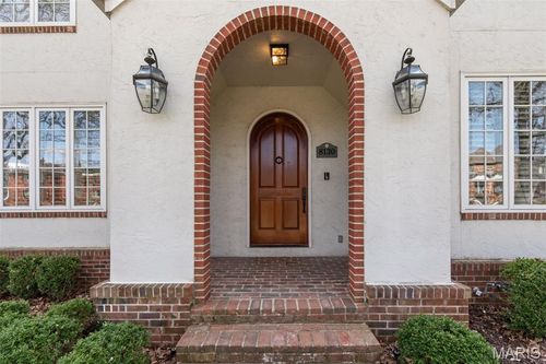 8130 Westmoreland Ave, Clayton, MO, 63105-3731 | Card Image