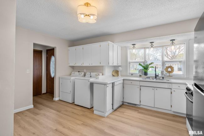 2707 Washington St, House other with 3 bedrooms, 1 bathrooms and null parking in Davenport IA | Image 7