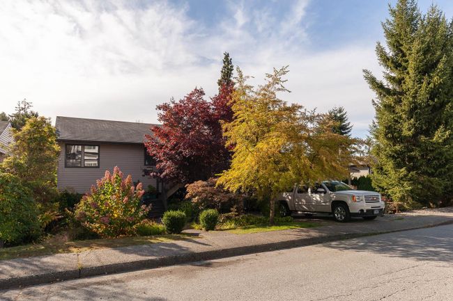 221 W 28th Street, House other with 4 bedrooms, 2 bathrooms and 3 parking in North Vancouver BC | Image 2