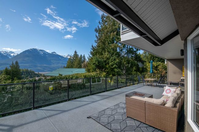 1007 Tobermory Way, House other with 4 bedrooms, 3 bathrooms and 5 parking in Squamish BC | Image 32