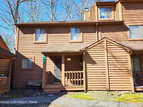 402 Tudor Ct, Bushkill, PA, 18324-8741 | Card Image
