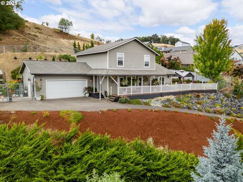 129 Summerwood St, Roseburg, OR, 97471-8321 | Card Image