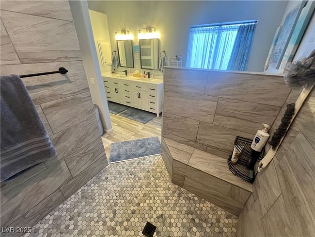 Bathroom with double vanity | Image 39