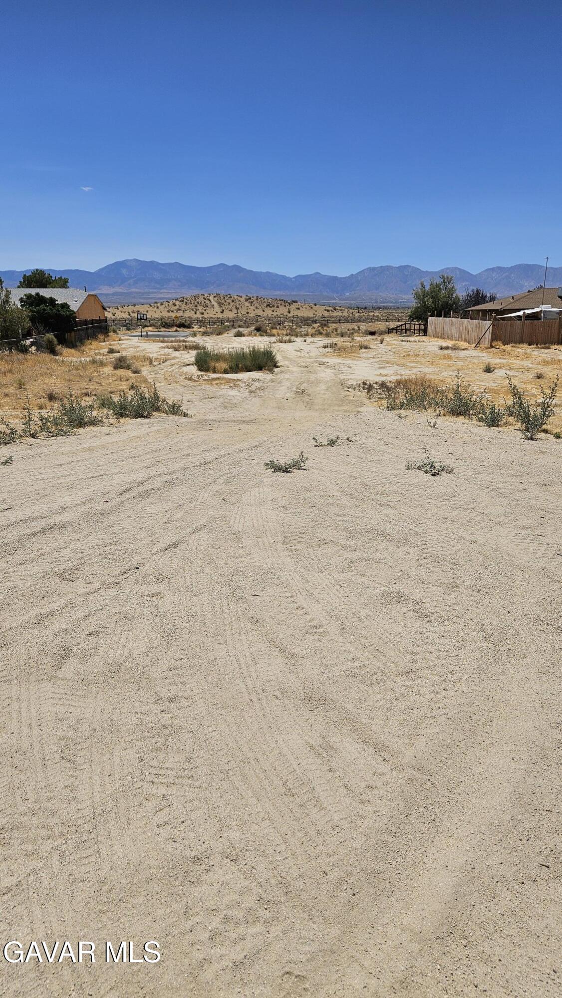 Land in Lake Los Angeles 4