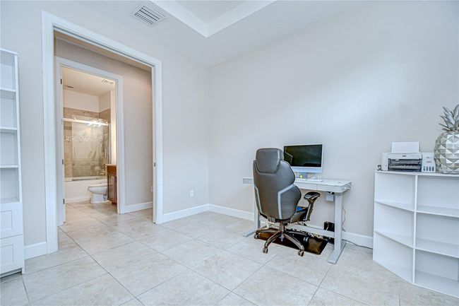 Office/ Den | Image 39