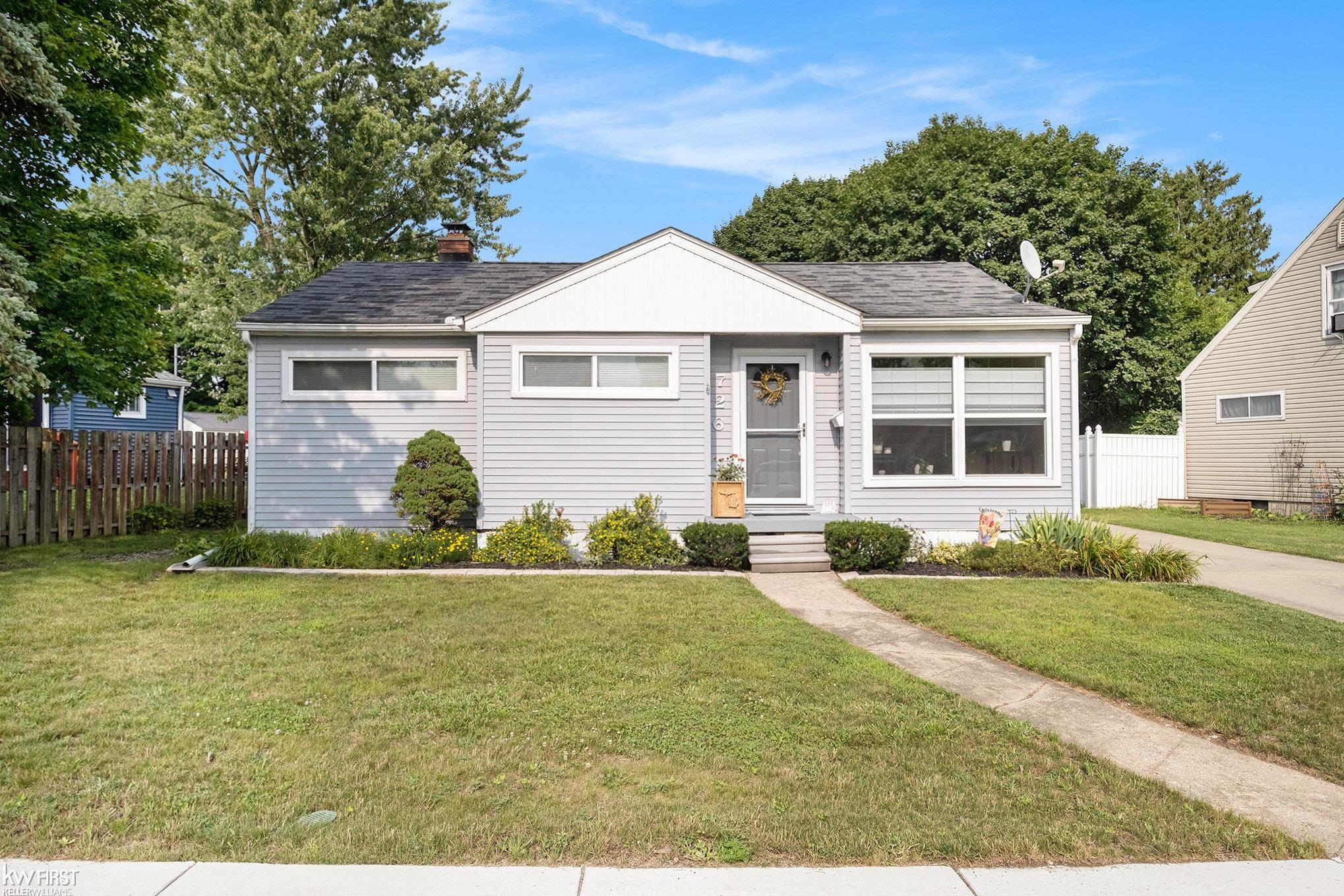 Woodbine Dr, Fenton, MI 48430