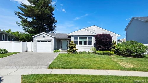 7 Eva Ln, Plainview, NY, 11803-3014 | Card Image