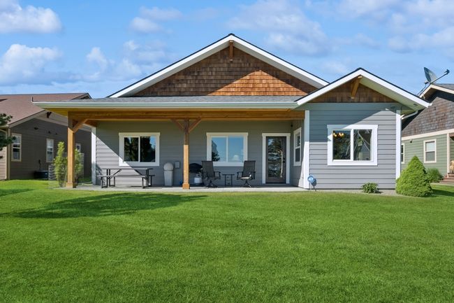 Back Patio and Yard | Image 18