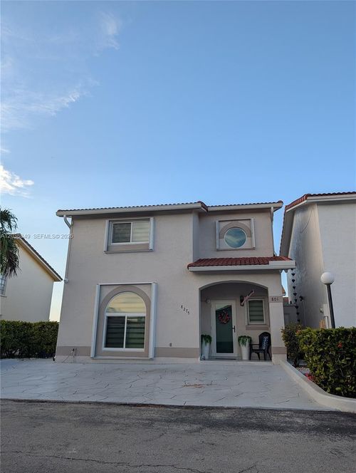 801-8275 Nw 186th St, Hialeah, FL, 33015-2656 | Card Image