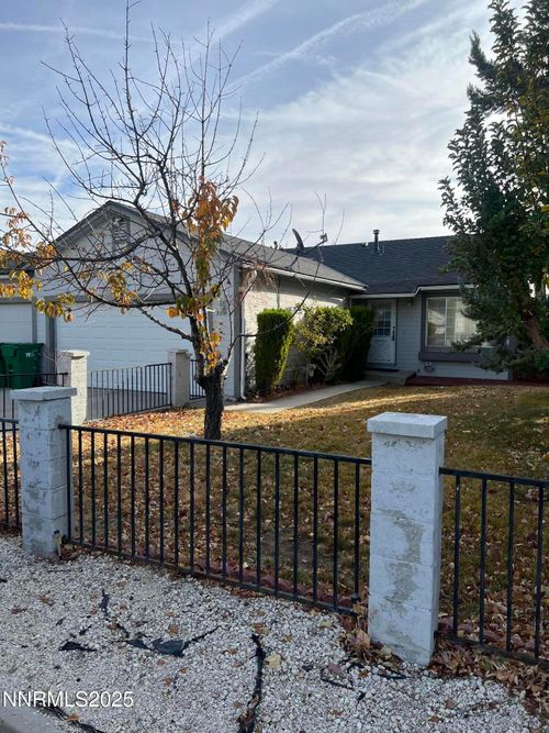 7310 Lindsey Ln, Sparks, NV, 89436-9049 | Card Image