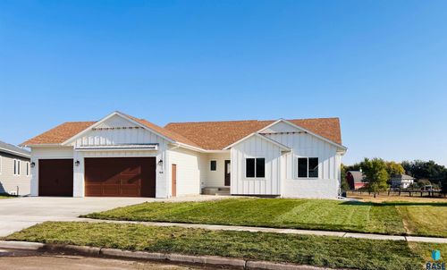 910 Johnson Creek Ct, Harrisburg, SD, 57032-2579 | Card Image