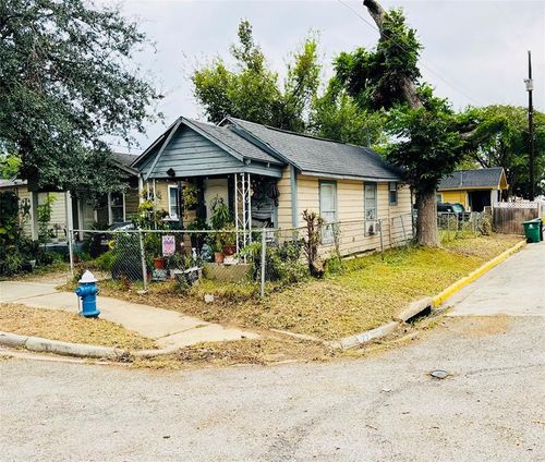 7647 Avenue J, Houston, TX, 77012 | Card Image