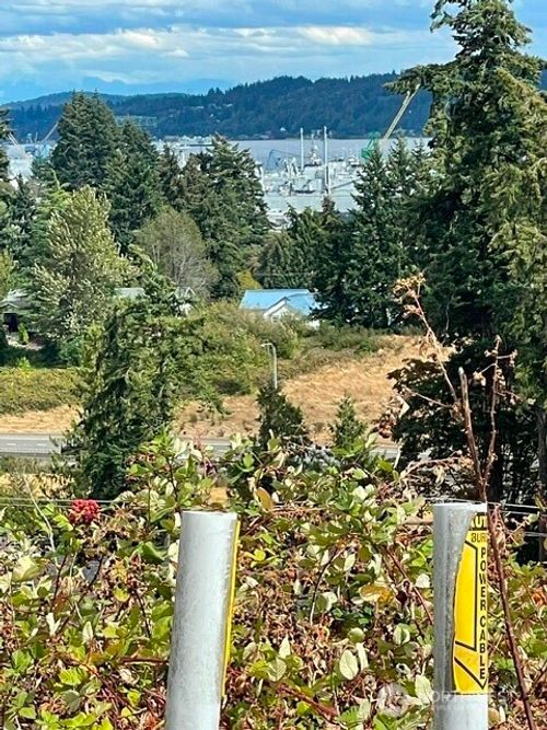 1660 Sound Ridge Drive, Bremerton, WA, 98312 | Card Image