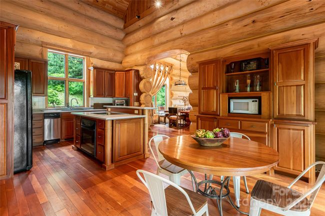 eat in kitchen | Image 16