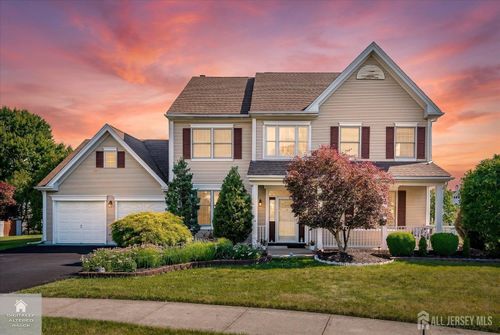 8 Tufts Ct, KENDALL PARK, NJ, 08824-1900 | Card Image