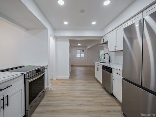 28316 Sutherland St, Southfield, MI, 48076-7340 | Card Image