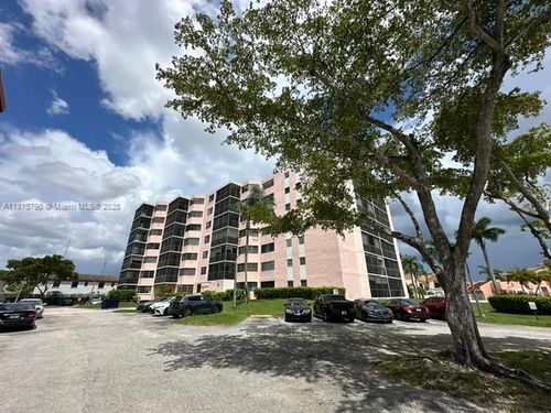 apt-402-20840 San Simeon Way, Miami, FL, 33179-1835 | Card Image
