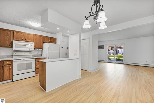 25-540 Georgetown Pl, Traverse City, MI, 49684-5617 | Card Image