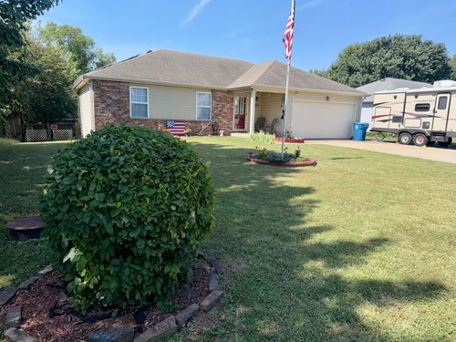 707 S Sunmeadow Dr, Strafford, MO, 65757-8682 | Card Image