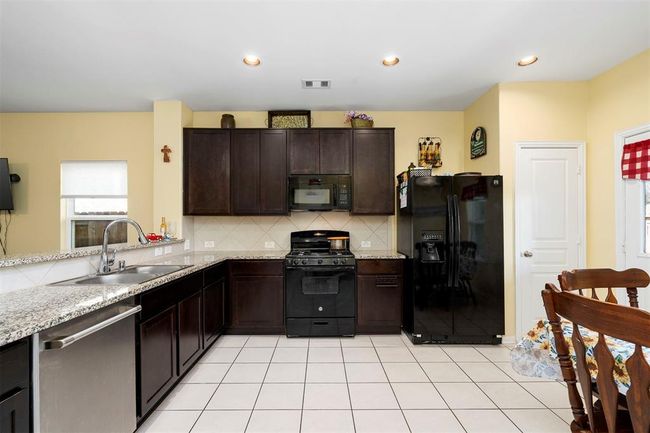 4914 Seaside Sparrow Ln, House other with 3 bedrooms, 2 bathrooms and 2 parking in Baytown TX | Image 13