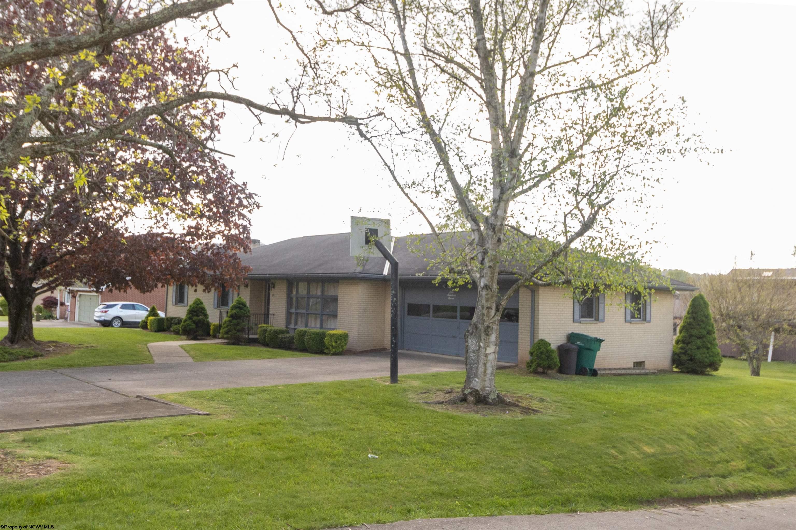 Valley Dr, Bridgeport, WV 26330
